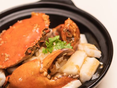 Wok-fried Sri Lankan Live Crab with Chef s Special Sauce and Cheong Fun 猪肠粉焖螃蟹 For Discount