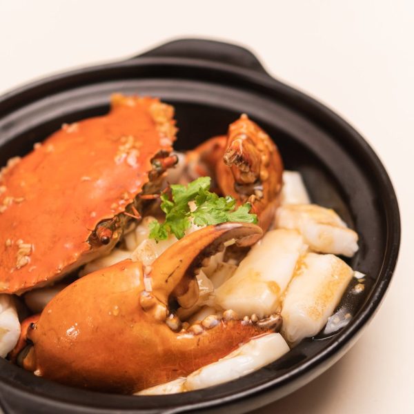 Wok-fried Sri Lankan Live Crab with Chef s Special Sauce and Cheong Fun 猪肠粉焖螃蟹 For Discount