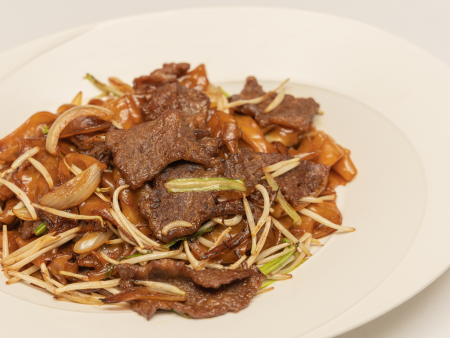 Fried Flat Rice Noodles with Sliced Beef 干炒牛肉河粉 Fashion