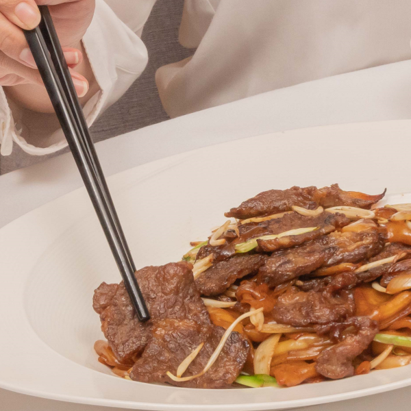 Fried Flat Rice Noodles with Sliced Beef 干炒牛肉河粉 Fashion