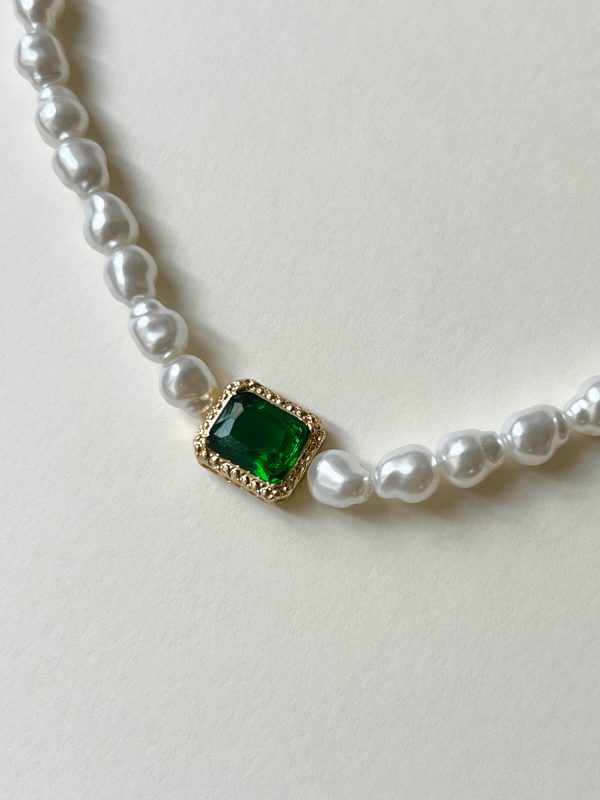 Baroque Pearl Necklace with Emerald Gemstone Hot on Sale